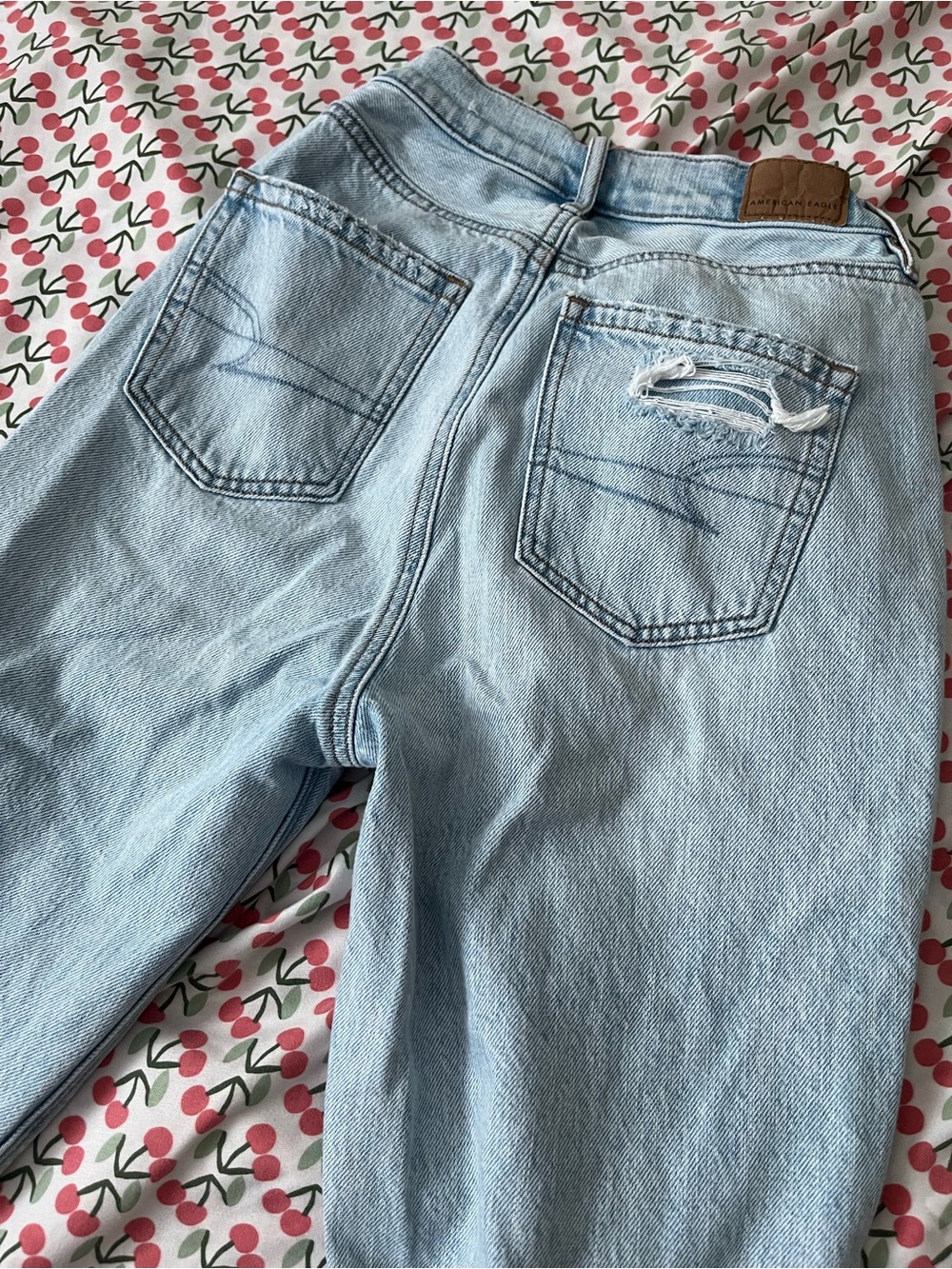 American Eagle Outfitters Light Blue Boyfriend Jeans - Picture 4 of 7